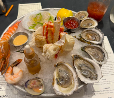 Cull & Pistol Oyster Bar signature dishes Lobster Poutine
Lobster Roll
West Coast Oysters